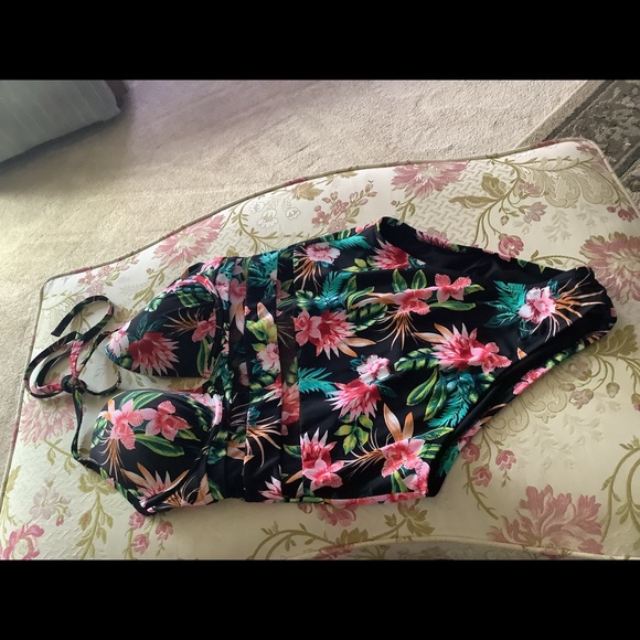 Shade & Shore one piece swimsuit black floral 36C 10/12 NWOT ties back box 1,000 - Picture 10 of 16
